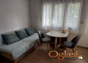 KOMPLETNO OPREMLJEN JEDNOIPOSOBAN STAN U RADNIČKOJ ULICI