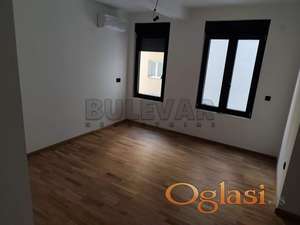 Izdaje se odličan nov, jednoiposoban stan u centru, u Dušanovoj ulici, 33m2