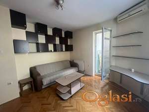 Izdaje se stan na Grbavici 300€
