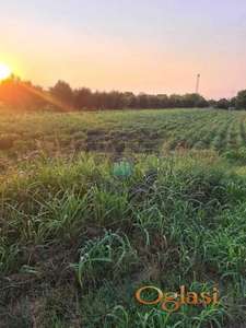 Odličan plac u građevinskoj zoni ! 1900m2 - Veternik