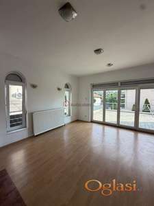 Vila u mirnom i prestižnom delu Banjice