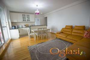 ČETVOROSOBAN PET FRIENDLY STAN SA PARKINGOM U SREMSKOJ KAMENICI