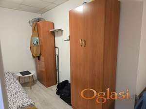 Garsonjera u centru Novog Sada, 200e sa računima.