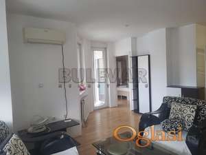 Izdaje se stan na Bulevaru Nemanjića