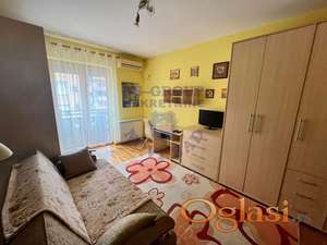 Lepa garsonjera na Grbavici, 27m2