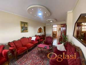 Odličan četvorosoban stan u neposrednoj blizini Spensa.