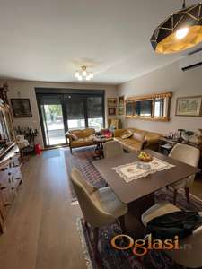 Četvorosoban stan u urbanoj vili