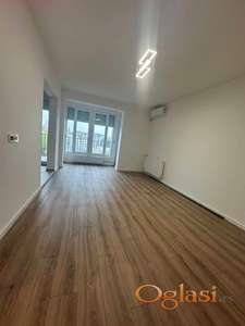 Dvosoban prazan stan Centar-Kej
