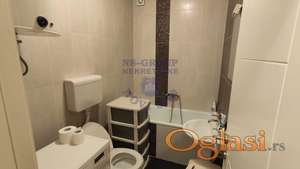 Odlična garsonjera u centru grada! Nalazi se na prvom spratu ima 24m2.