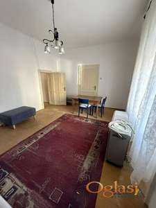  NAMEŠTEN, DVORIŠNI STAN, PET FRIENDLY, CENTAR