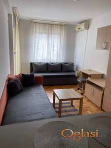 Lepo opremljena odmah useljiva garsonjera u Kosancic Ivana