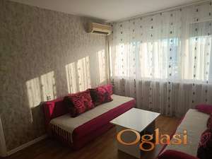 NAMESTEN MANJI DVOIPOSOBAN STAN NA BULEVARU OSLOBODJENJA