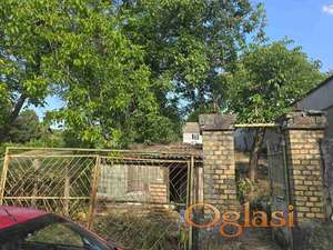 Građevinski plac sa priključcima, 1038m2. 92700e