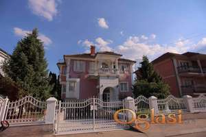 Retko u ponudi, luksuzna vila 332m2 sa bazenom, Durlan, plac 453m2
