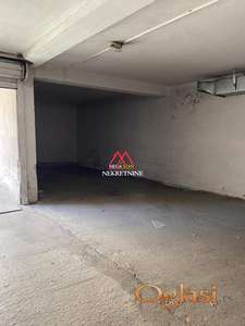 Garažno mesto - 20m2 - Centar