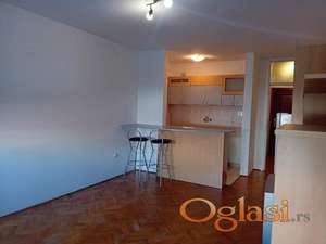 Garsonjera u Centru grada ! Pavla Papa !