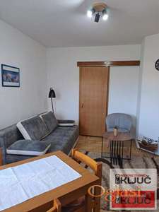 Bul.Jaše Tomića-lep dvosoban stan od 05.aprila