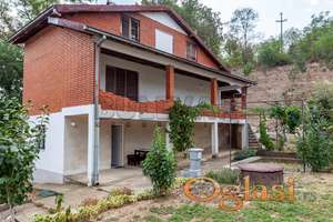 Kuća  u  vikend naselju Sv.Petka, Veliki Drenovac, 248 m2, na  placu  od  967 m2