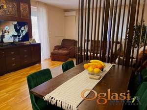 LEPO NAMEŠTEN ČETVOROSOBAN STAN NA ADICAMA 