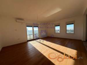 Odličan četvorosoban stan na Salajci.