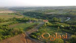 POVOLJNO, ZEMLJIŠTE U GRAĐEVINSKOJ ZONI STARO HOPOVO , IRIG