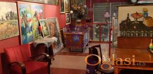 Lokal u tri nivoa, trenutno u radu, ulični. Odličan.