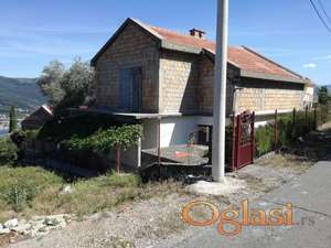 PRODAJEM plac i vikendicu sa pogledom na Boko Kotorski zaliv