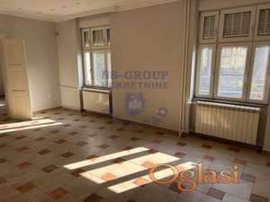 Prazan salonski stan od 85m², idealan za poslovne delatnosti poput kancelarija, agencija ili sličnih mirnih delatnosti, nalazi se na odličnoj lokaciji i odlikuje se prostranim i svetlim prostorijama te reprezentativnim izgledom.