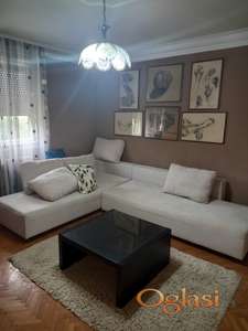 CENTAR - KEJ - NAMEŠTEN TROSOBAN STAN - USELJIV OD 01.08.2026.God.