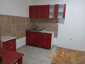 PRAZAN JEDNOSOBAN NA GRBAVICI