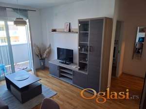 Izdajem namešten 1,5 stan na Novom naselju