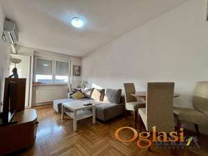 DVOSOBAN STAN NA ROTKVARIJI, U JEDNOJ OD NAJLEPŠIH ULICA 