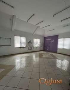 Izdaje se odličan poslovni prostor u Svrljigu, 150m2