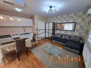 Veoma lepa garsonjera u CENTRU grada! ID#6895