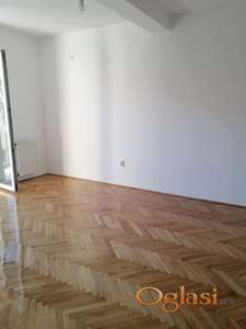 Trosoban stan kod Futoske pijace