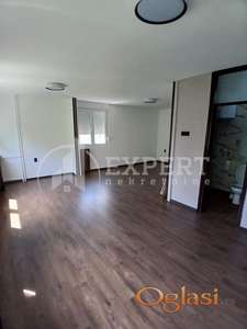 Izdaje se poslovni prostor u blizini Delta planeta, 72m2