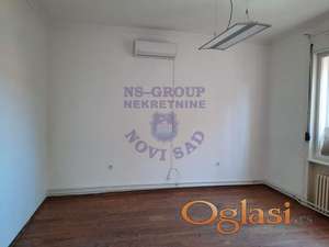 Lep, salonski, četverosobni u Centru