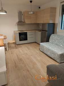 Izdajem nov namesten jednosoban stan u centru Indjije