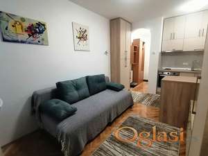 Nameštena renovirana garsonjera 21m2 - Cara Dušana - Grbavica