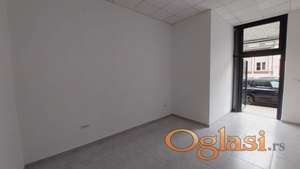 <p style="margin-bottom: 1rem; line-height: 1.6em; padding: 0px; border: none; outline: none;">NOV ULIČNI LOKAL KOD BULEVARA, ŠIRI CENTAR