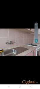 Na trazenoj lokaciji kompletno opremljen stan