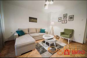 **Izdaje se praktičan i udoban dvosoban stan u centru grada kod SPENS-a – 50 m²**