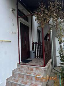 Renoviran trosoban stan