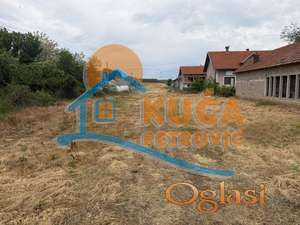 Plac  pored  glavnog  puta  u  Pejkovcu, 48 ari