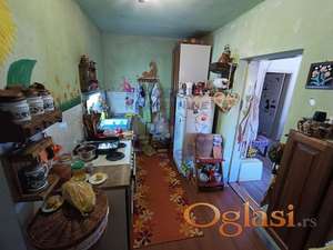 Dvosoban dvorišni stan na Telepu