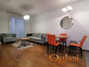 MODERAN STAN U NOVOJ ZGRADI NA BUL EVROPE, IMA GARAŽU