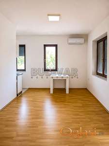 Jednoiposoban  stan, Mokranjčeva,  I  sprat, 44 m2