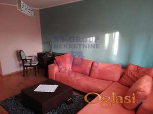 Izdaje se kompletno namešten dvosoban stan površine 54m² u atraktivnom delu grada – Kej.