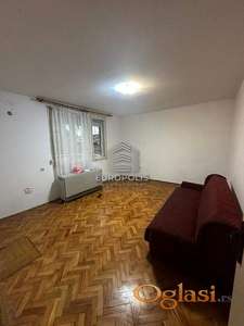 Funkcionalan stan na Karaburmi ID#8492