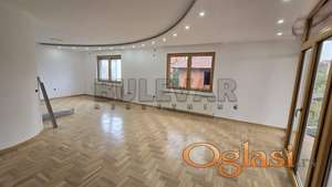 Izdaje se poslovna zgrada na Ledenoj steni, 600m2